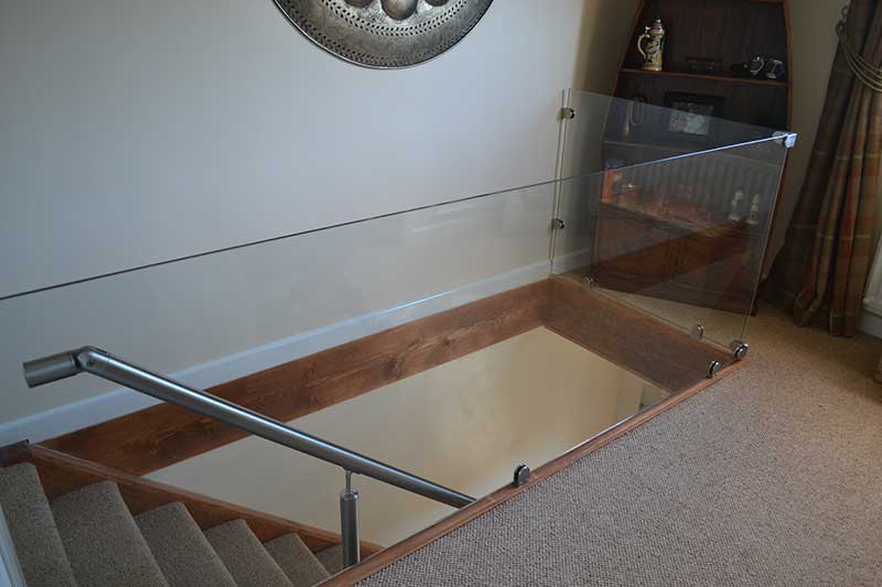 Stylish glass stair guard railing, perfect for your home.