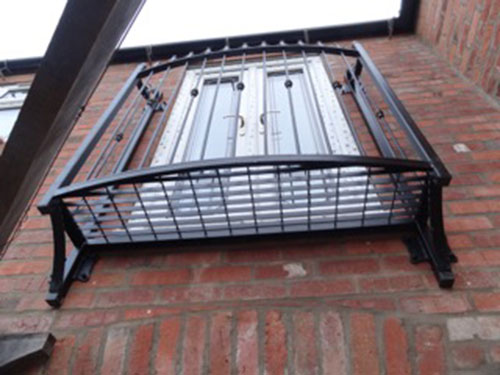 photo: small platform balcony design